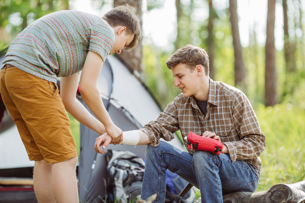 bushcraftfirstaid.shutterstock 297106283