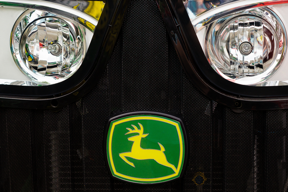 JohnDeere.shutterstock 655883014