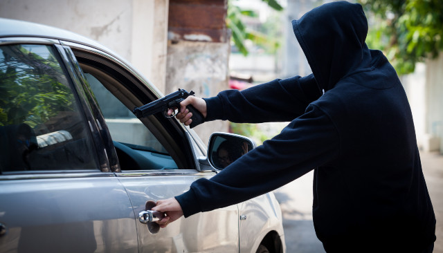 carjacking.shutterstock 593303465