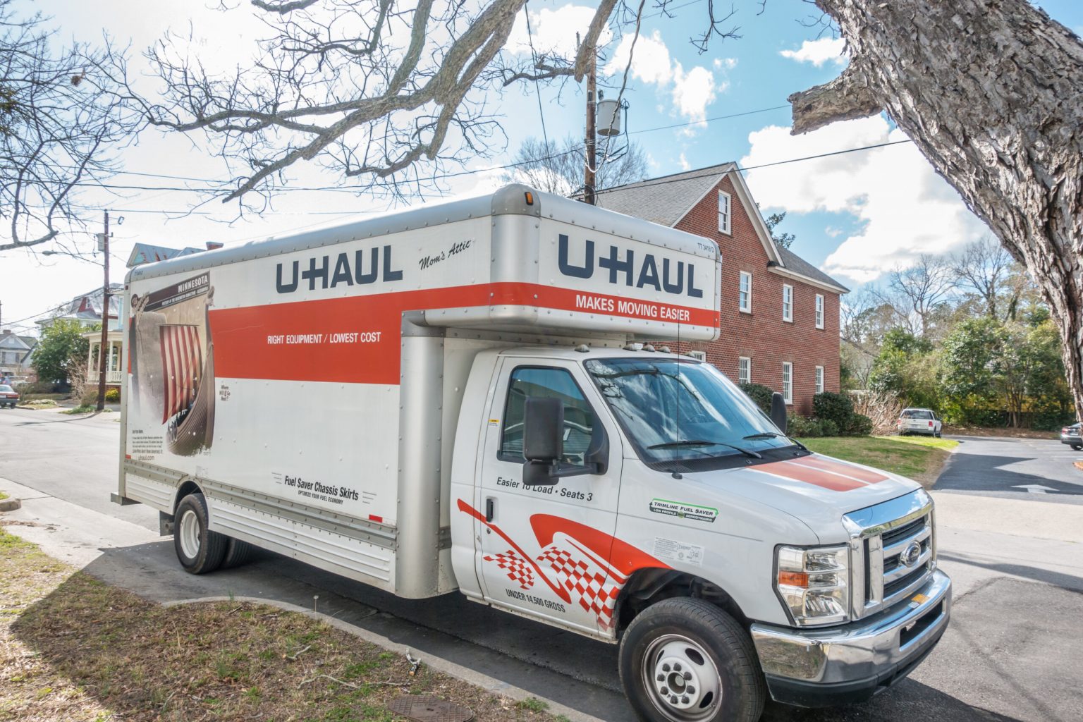 shutterstock 594379292.uhaul scaled 1