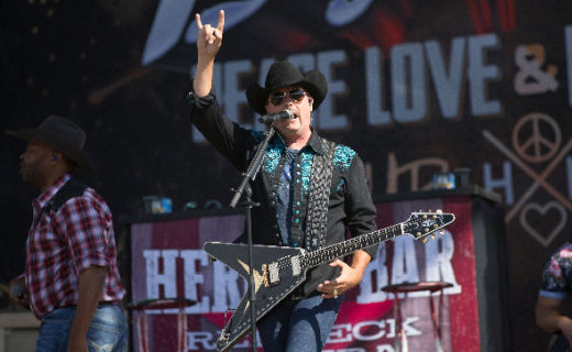 johnrich.Shutterstock 1425919859
